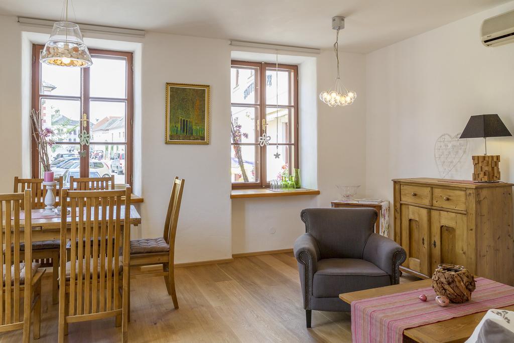 Unser Rosa Haus Fuer Sie Rust Εξωτερικό φωτογραφία