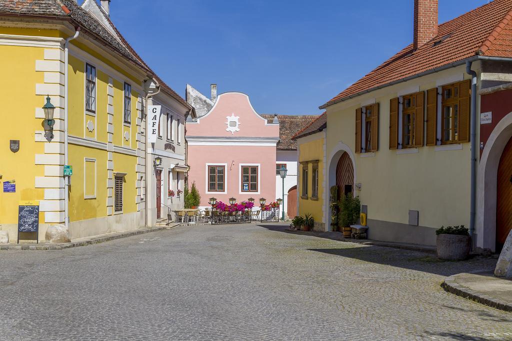 Unser Rosa Haus Fuer Sie Rust Δωμάτιο φωτογραφία