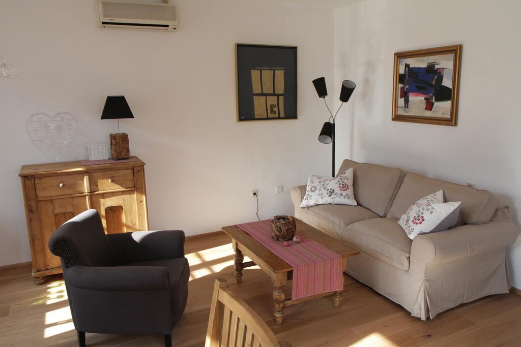 Unser Rosa Haus Fuer Sie Rust Δωμάτιο φωτογραφία
